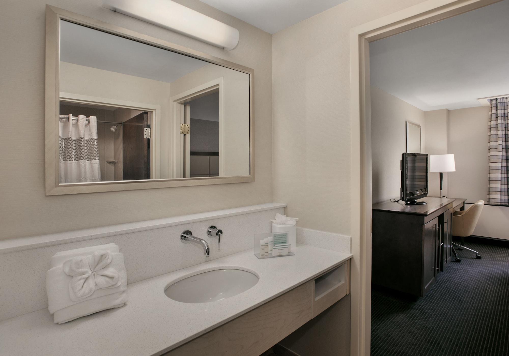 Hampton Inn & Suites Milwaukee Downtown Exterior foto